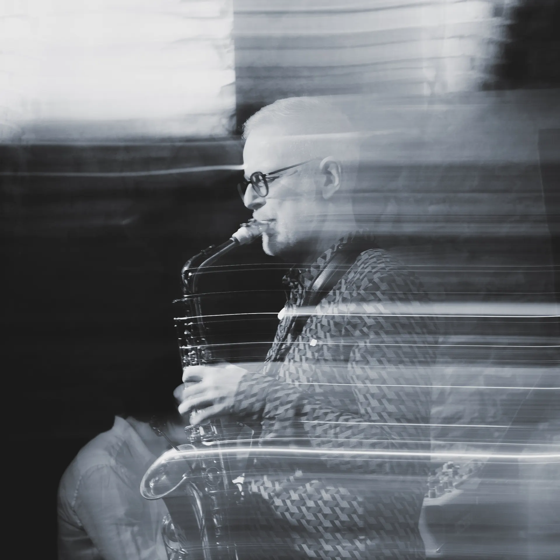 Ulli Jünemann spielt Saxophon – Jazz Improvisation und musikalischer Ausdruck in Bewegung