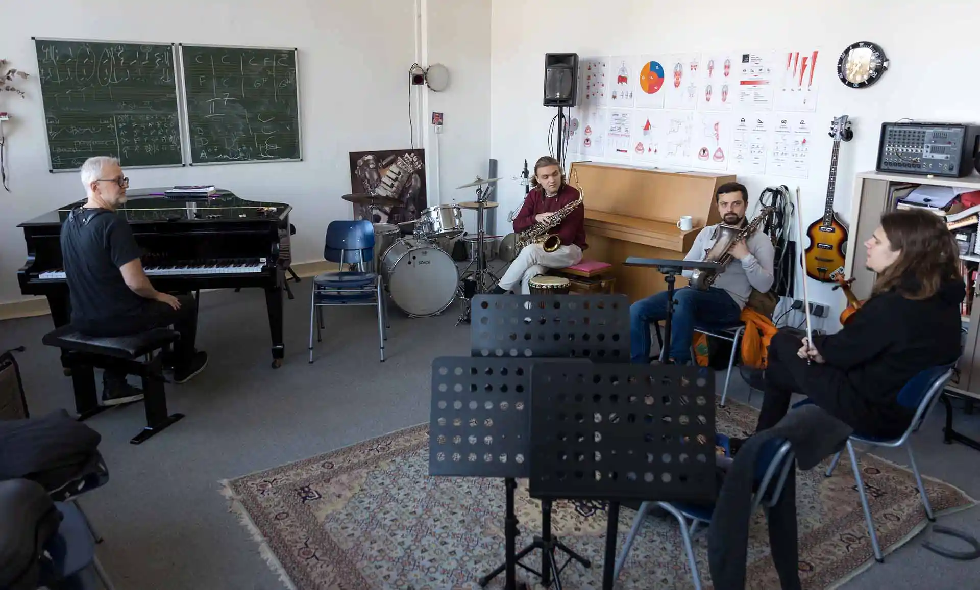 Proberaum Bessunger Knabenschule Darmstadt – Jazz Workshop Raum mit Klavier und Ensemble-Ausstattung
