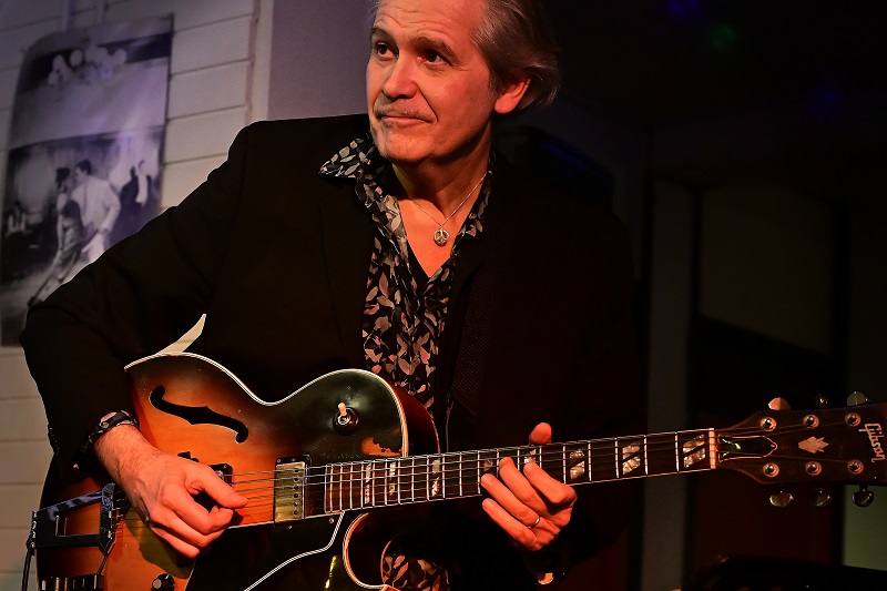 Jeanfrançois Prins an der Gitarre